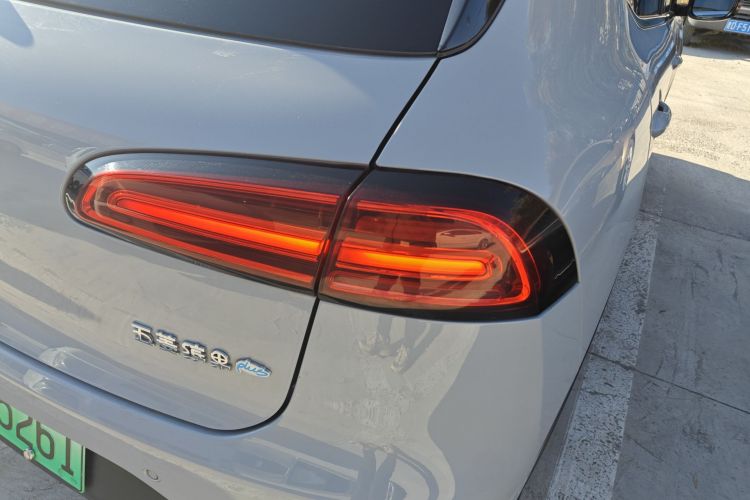 五菱汽车 五菱缤果PLUS 2024款 330km 五座版车身外观9