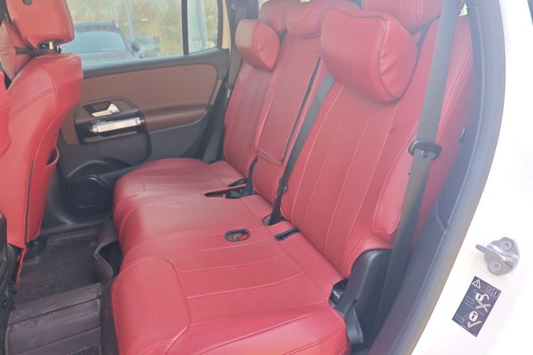 奔驰GLB 2023款 GLB 220 动感型中控内饰21