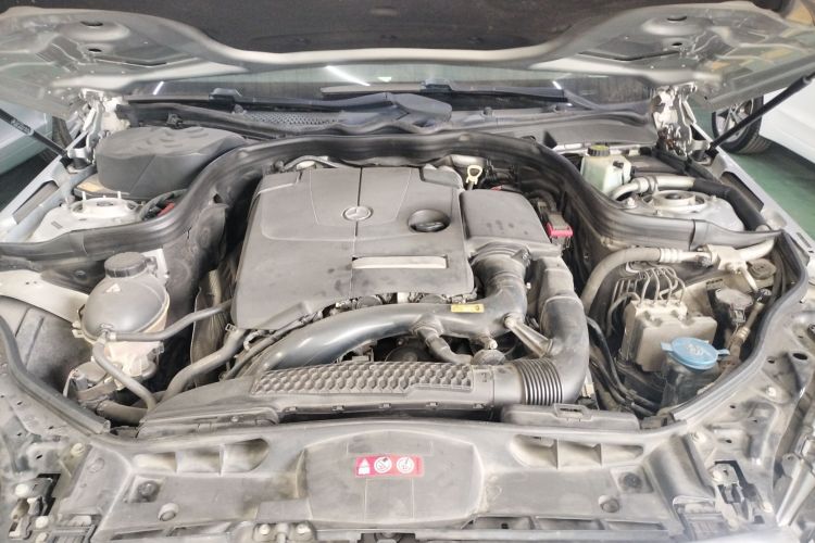 奔驰E级 2015款 E 200 L机舱底盘24