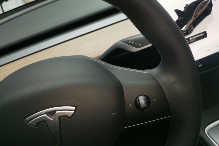 特斯拉 Model 3 2022款 后轮驱动版中控内饰18