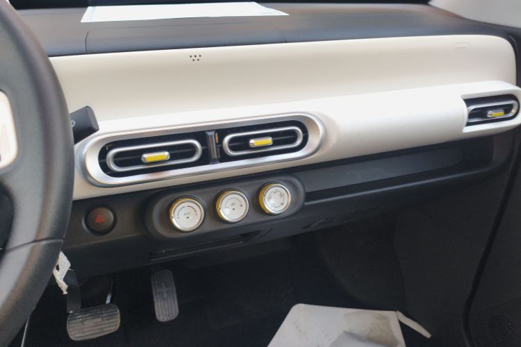 五菱汽车 宏光MINIEV 2024款 第三代 215km 青春版中控内饰16