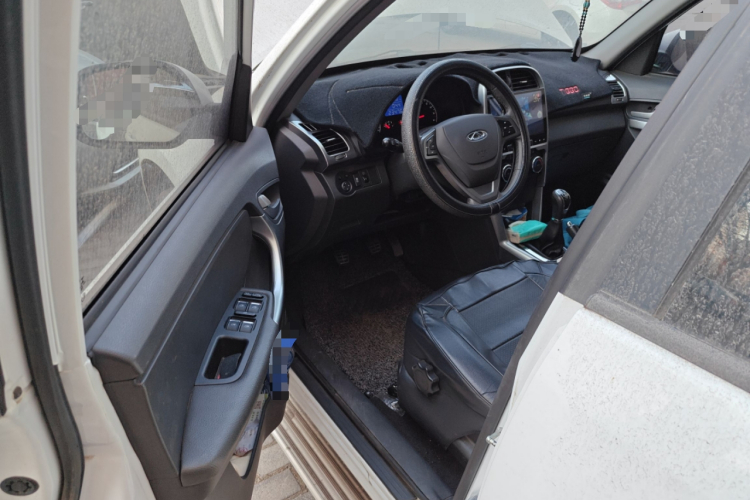 奇瑞 瑞虎3 2015款 1.6L 手动智尚纪念版中控内饰20