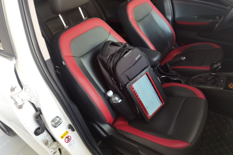 长安 逸动 2016款 XT 1.6L 自动俊酷型局部细节41