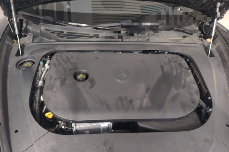 腾势Z9 2024款 1100km 四驱Ultra版机舱底盘24