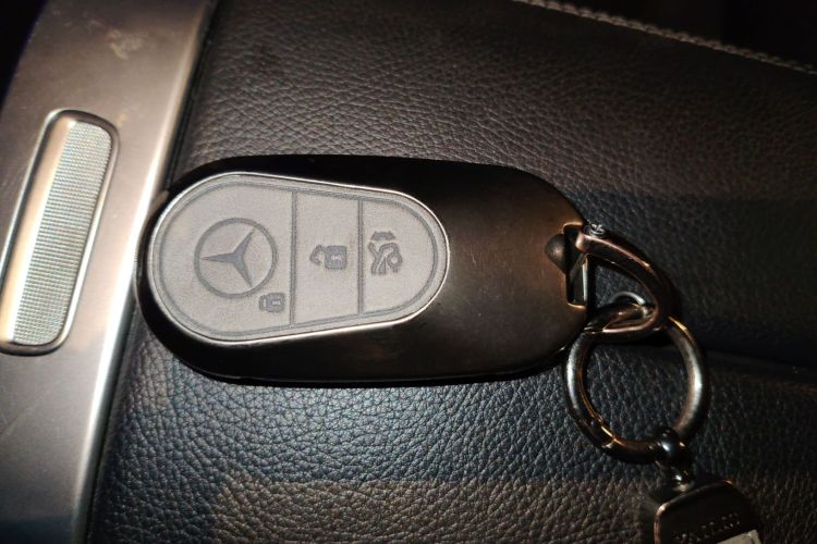 奔驰C级 2023款 改款 C 260 L 运动版中控内饰11