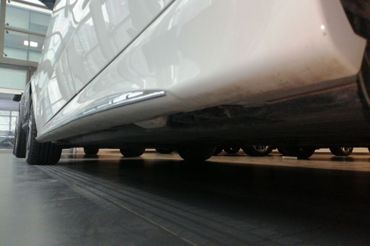 奔驰C级 2022款 C 200 L 运动版局部细节9002