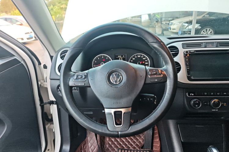 大众 途观 2016款 300TSI 自动两驱舒适版中控内饰13