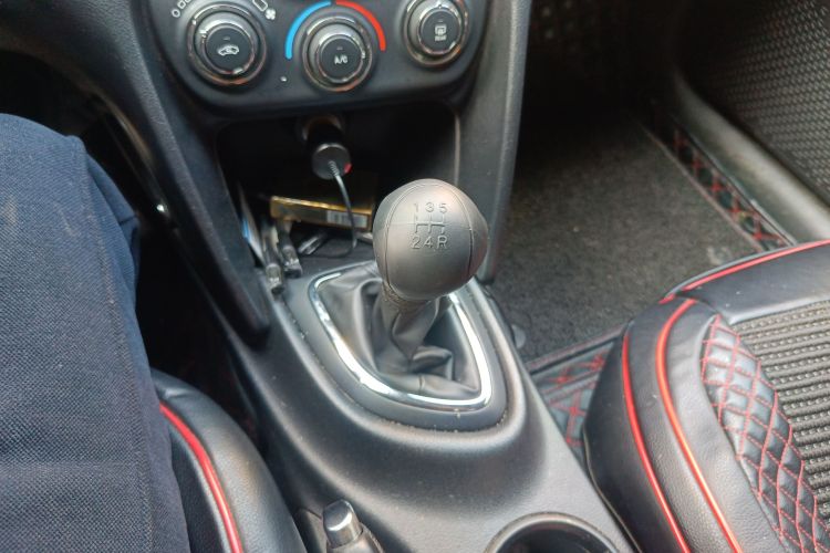 菲亚特 菲翔 2015款 1.4T 手动悦享版中控内饰18