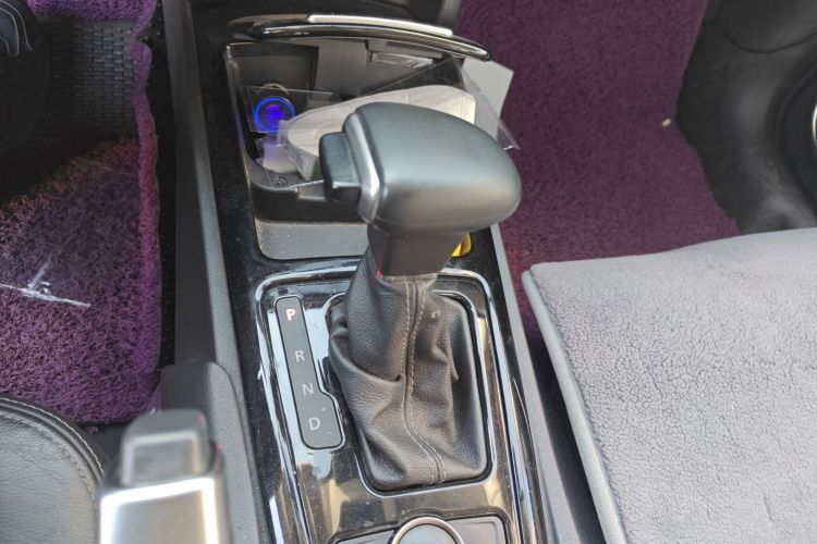 观致3 2015款 都市SUV 1.6T 自动炫动派中控内饰18