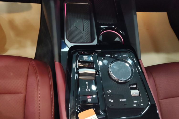 宝马5系 2024款 530Li 领先型 M运动套装中控内饰18