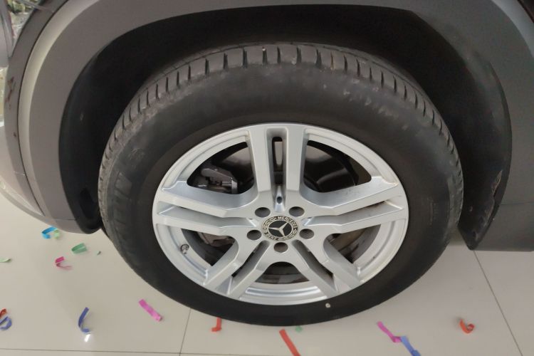 奔驰GLB 2023款 GLB 220 动感型车身外观6007