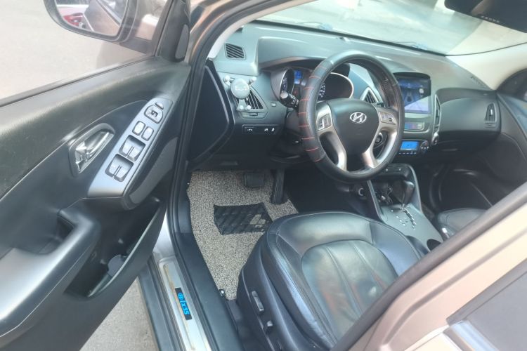 北京现代ix35 2012款 2.0L 自动两驱精英版GLS中控内饰20