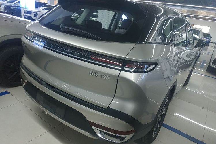 奔腾T90 2023款 2.0T 自动旗舰型车身外观7