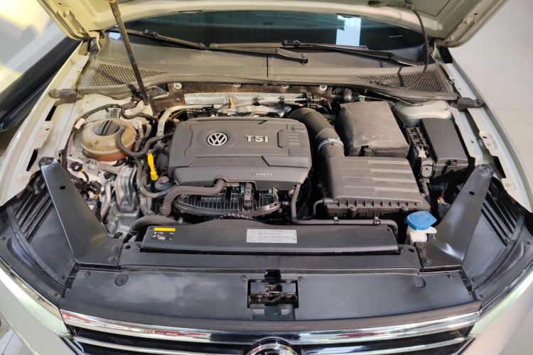 大众 迈腾 2017款 330TSI DSG 豪华型机舱底盘24