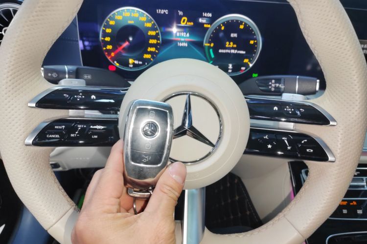 奔驰E级(进口) 2023款 改款 E 260 轿跑车中控内饰11