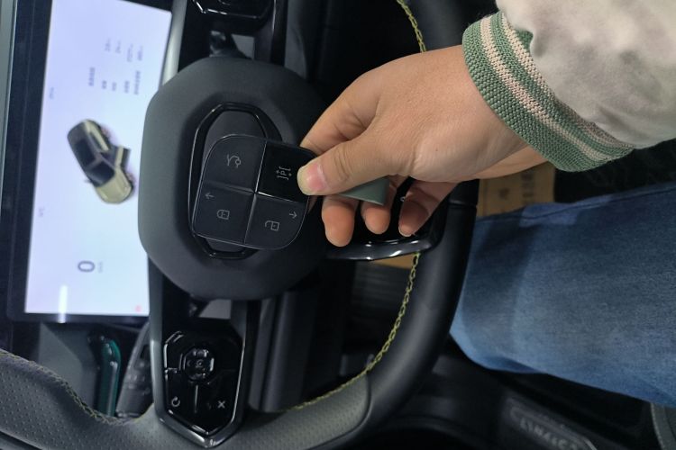 领克08 EM-P 2025款 220km 四驱性能Halo中控内饰11