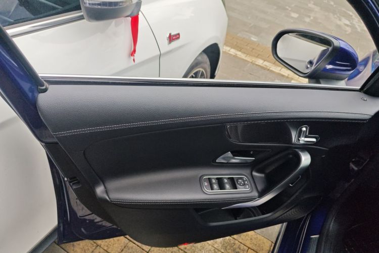 奔驰A级 2020款 改款 A 200 L 运动轿车时尚型中控内饰7007