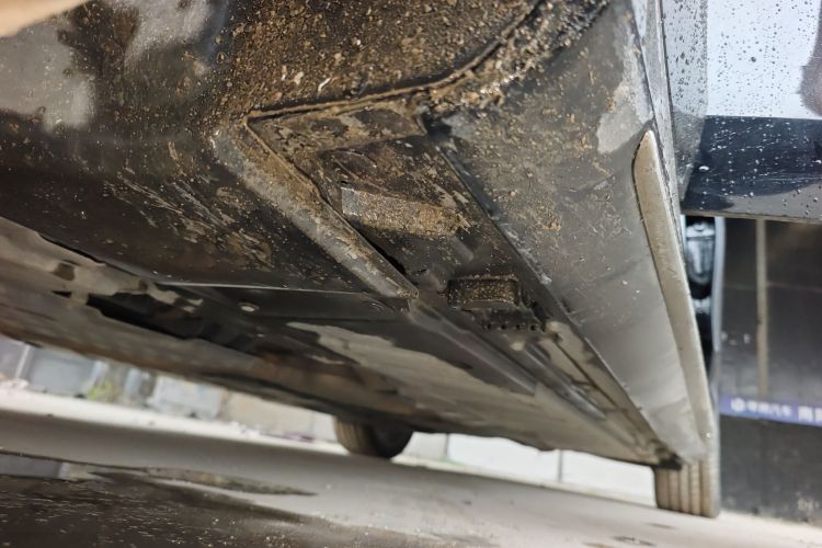 奔驰E级 2020款 E 300 L 运动豪华型局部细节9002