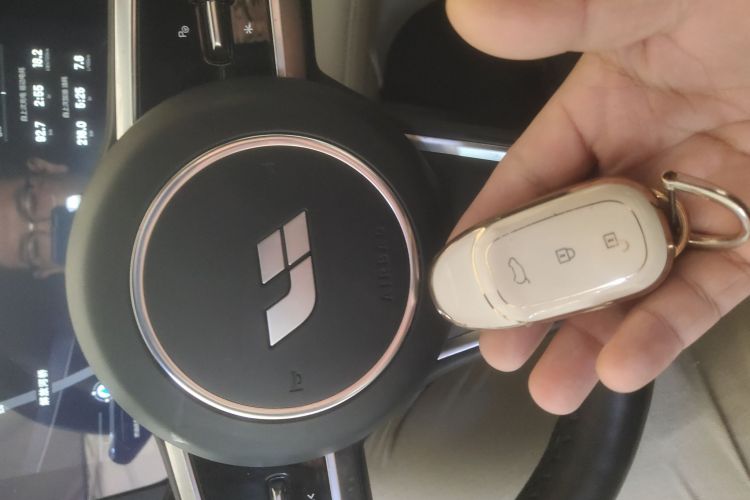 理想汽车 理想ONE 2020款 增程6座版中控内饰7001