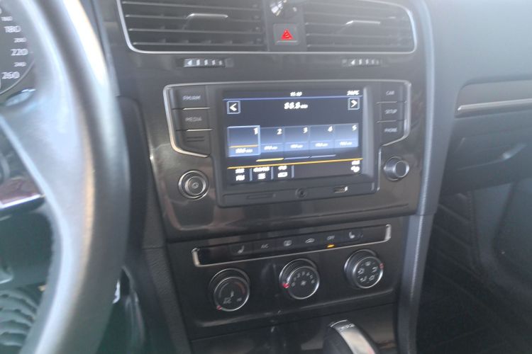 大众 高尔夫 2017款 230TSI 自动豪华百万辆纪念版局部细节16