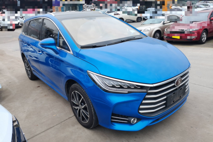 比亚迪 宋MAX 2017款 1.5T 自动智联尊贵型 7座车身外观3