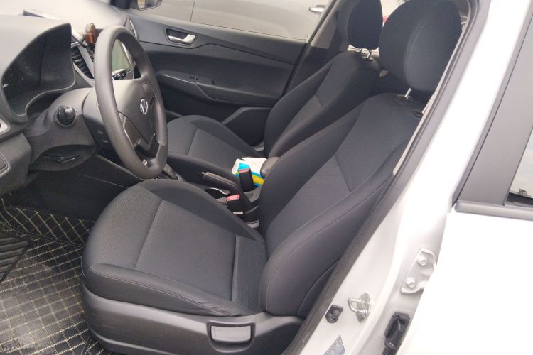 现代 悦纳 2016款 1.4L 自动炫酷版GLS中控内饰19