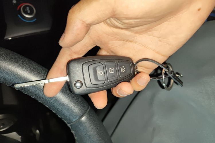 福特 福克斯 2017款 两厢 1.6L 自动风尚型智行版中控内饰11