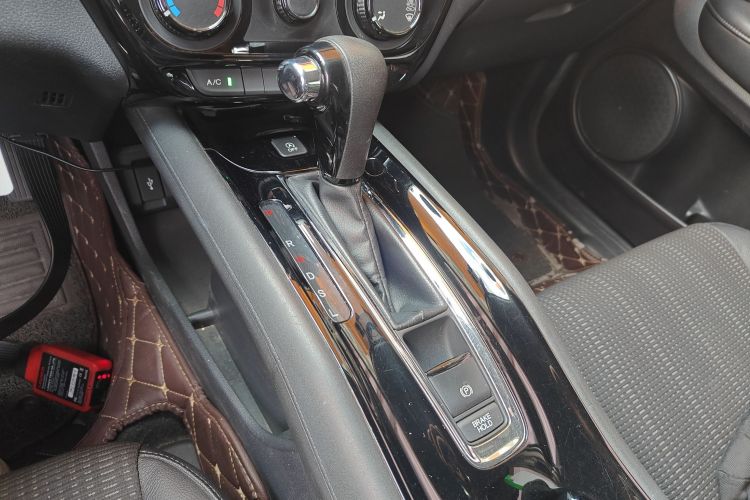 本田 缤智 2015款 1.8L CVT两驱精英型中控内饰18