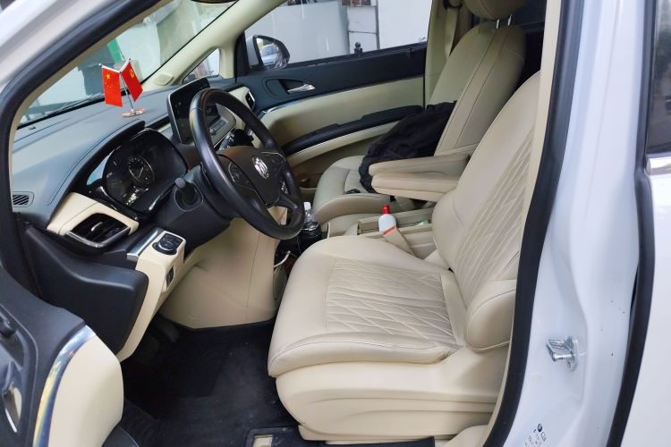 别克GL8 2023款 改款 陆上公务舱 豪华型中控内饰19