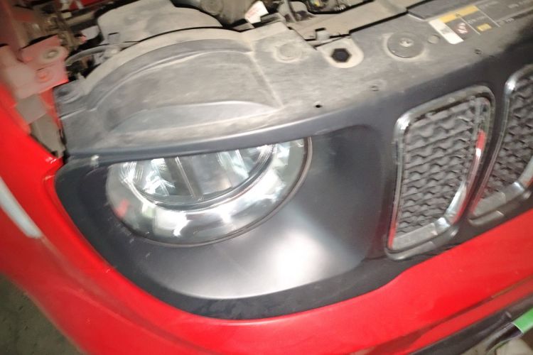 Jeep 自由侠 2019款 220T 自动领先版车身外观8