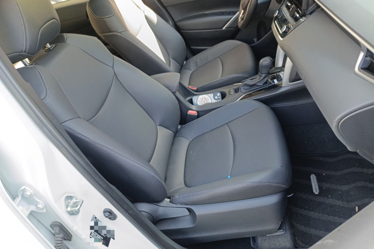 丰田 卡罗拉锐放 2024款 2.0L 豪华版局部细节41