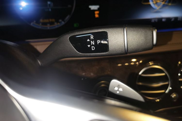 奔驰S级 2019款 S 350 L 豪华型 臻藏版中控内饰18