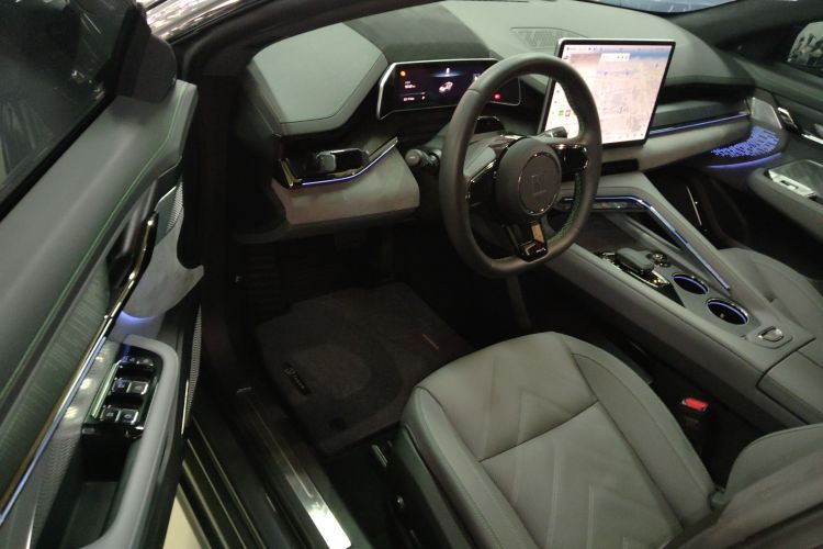 极氪001 2023款 WE版 86kWh中控内饰20