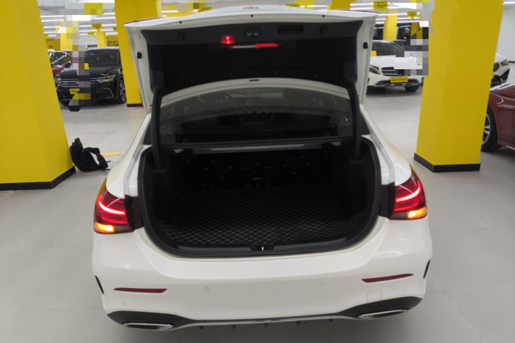 奔驰A级 2020款 改款二 A 180 L 运动轿车机舱底盘23