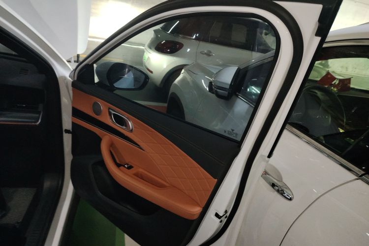 哪吒汽车 哪吒L 2024款 增程 220 闪充版中控内饰7005