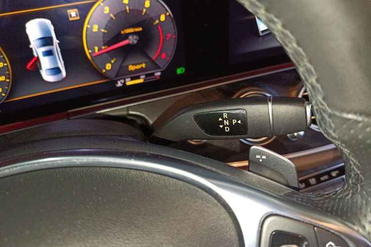 奔驰E级 2018款 E 300 L 运动时尚型局部细节18