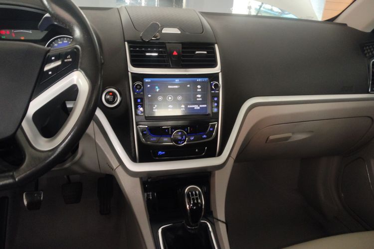 吉利汽车 帝豪 2016款 三厢 1.5L 手动豪华型中控内饰16