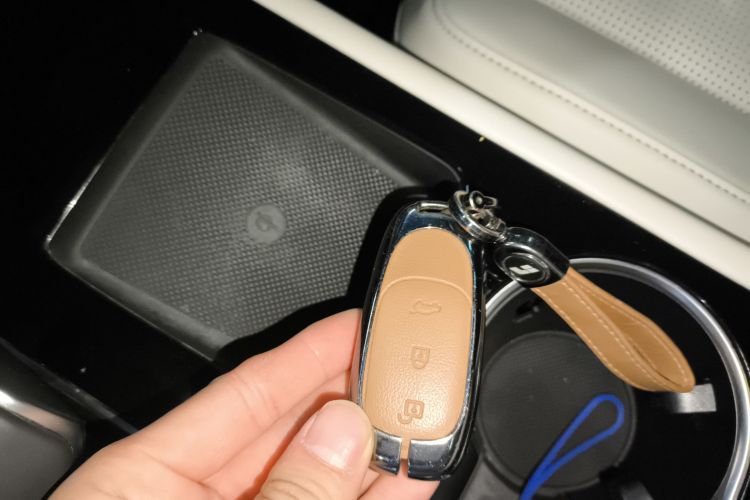 理想汽车 理想ONE 2020款 增程6座版中控内饰11