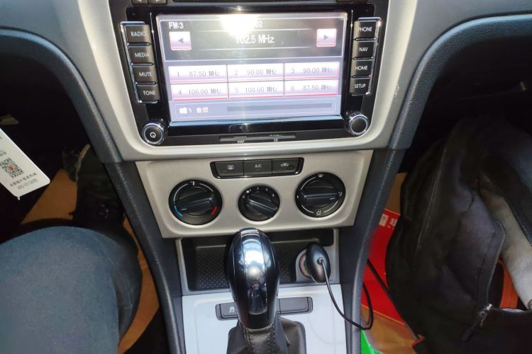 大众 朗逸 2013款 改款经典 1.6L 自动风尚版中控内饰16