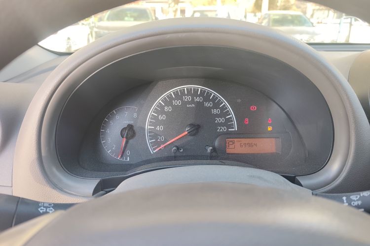 日产 阳光 2015款 1.5XE CVT舒适版中控内饰14