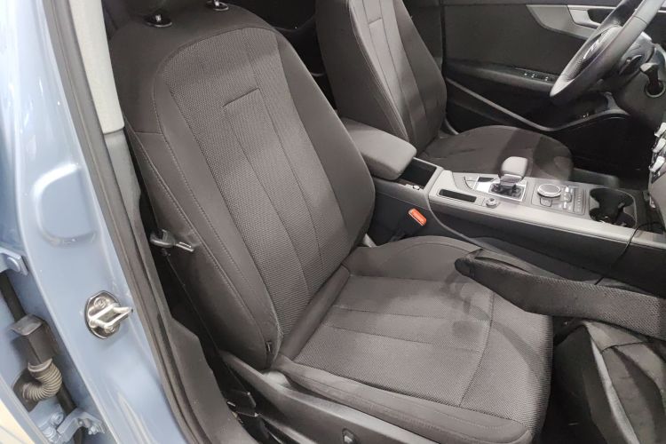 奥迪A4L 2018款 30周年年型 40 TFSI 进取型局部细节41