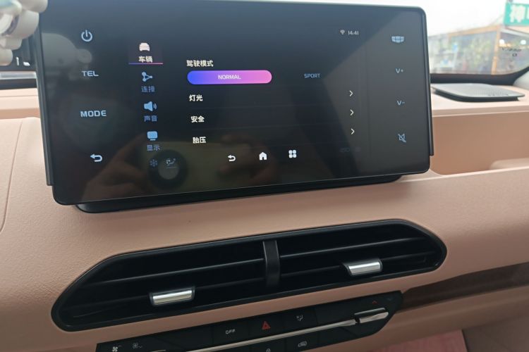 吉利银河 2023款 熊猫mini 200km 耐力熊中控内饰16