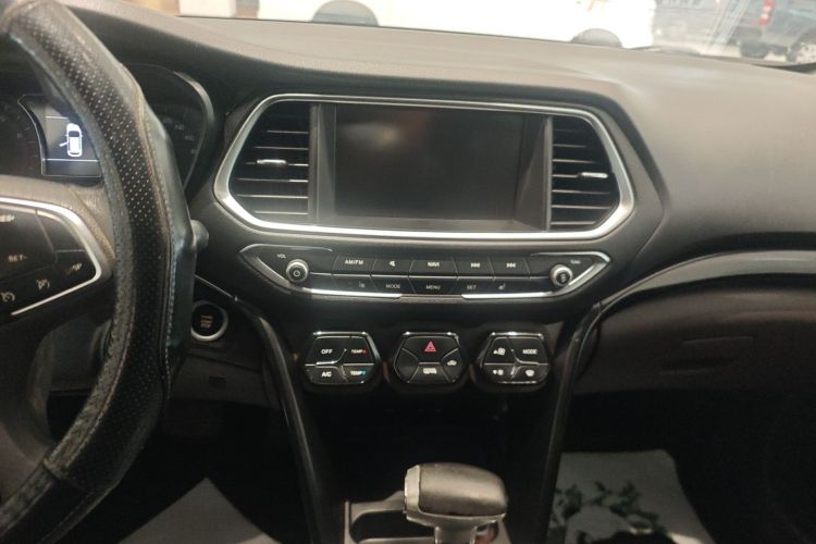 广汽传祺 传祺GS4 2015款 200T G-DCT豪华版中控内饰16