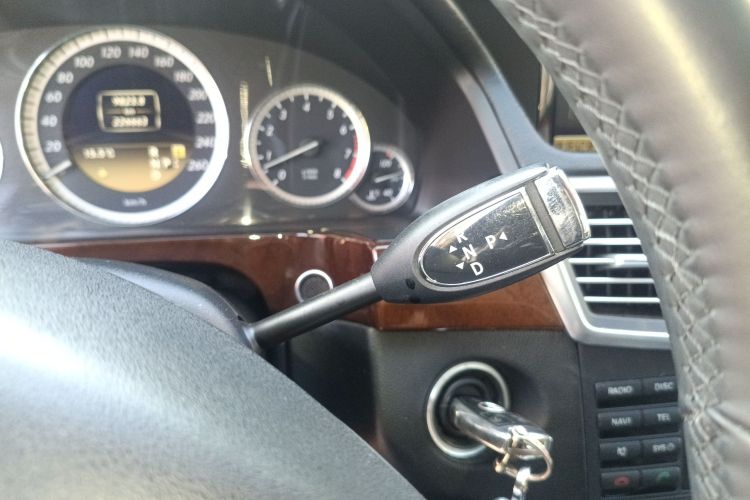 奔驰E级 2012款 E 300 L 优雅型局部细节18