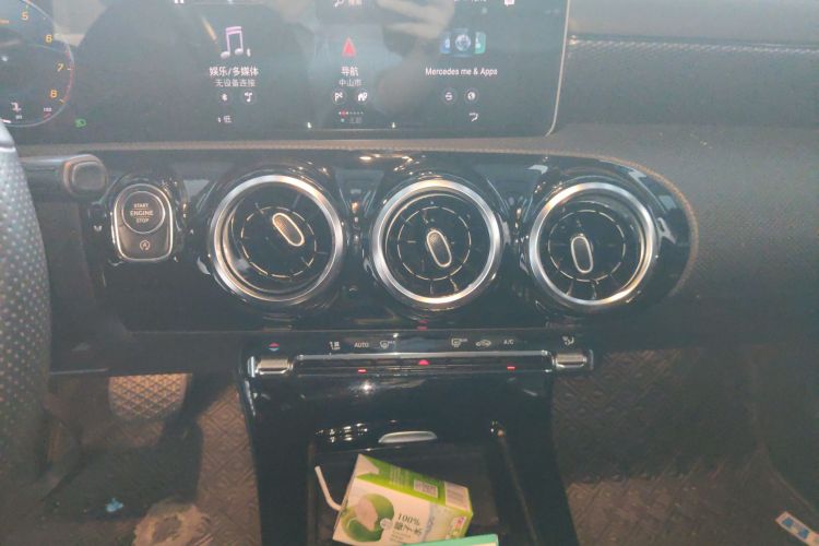 奔驰A级 2019款 A 200 L 运动轿车中控内饰16