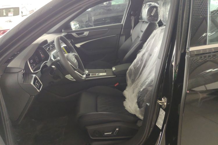 奥迪A6L 2025款 改款 45 TFSI quattro 臻选动感型中控内饰19