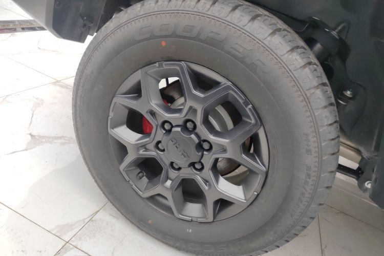 北京BJ40 2023款 2.0D 自动四驱刀锋英雄版侠客型（前后电控锁）车身外观6008