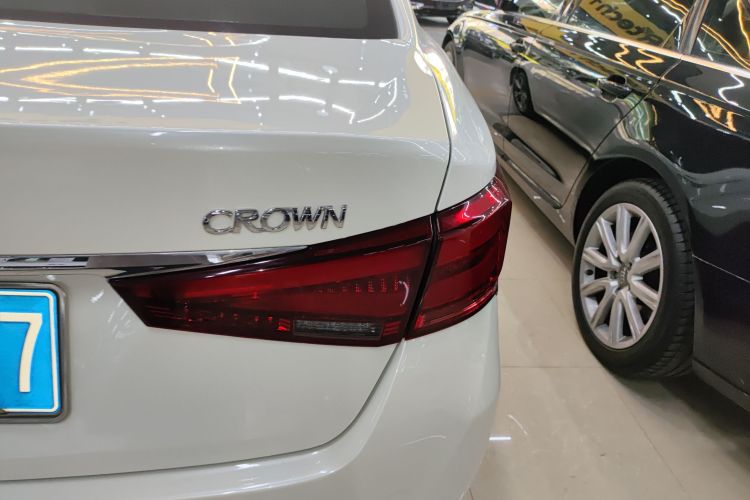 丰田 皇冠 2015款 2.5L 智享版车身外观9