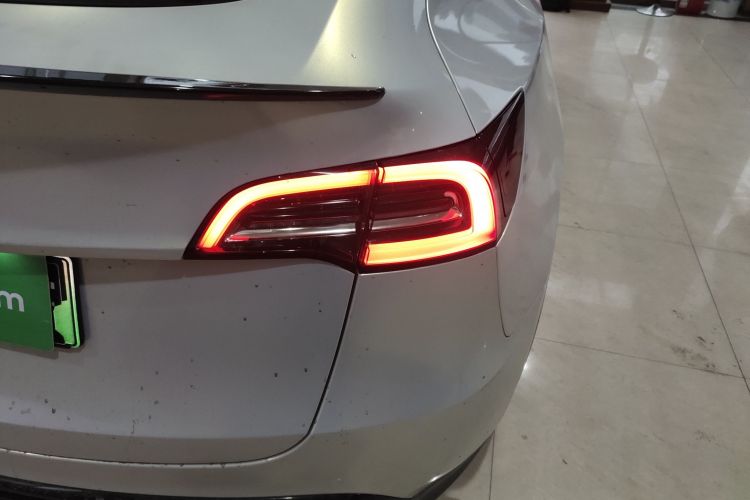 特斯拉 Model Y 2022款 改款 后轮驱动版车身外观9