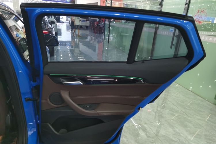 宝马X2 2020款 sDrive25i 领先型M运动套装中控内饰45